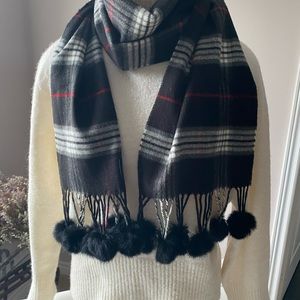 Cashmink scarf with fur tassels